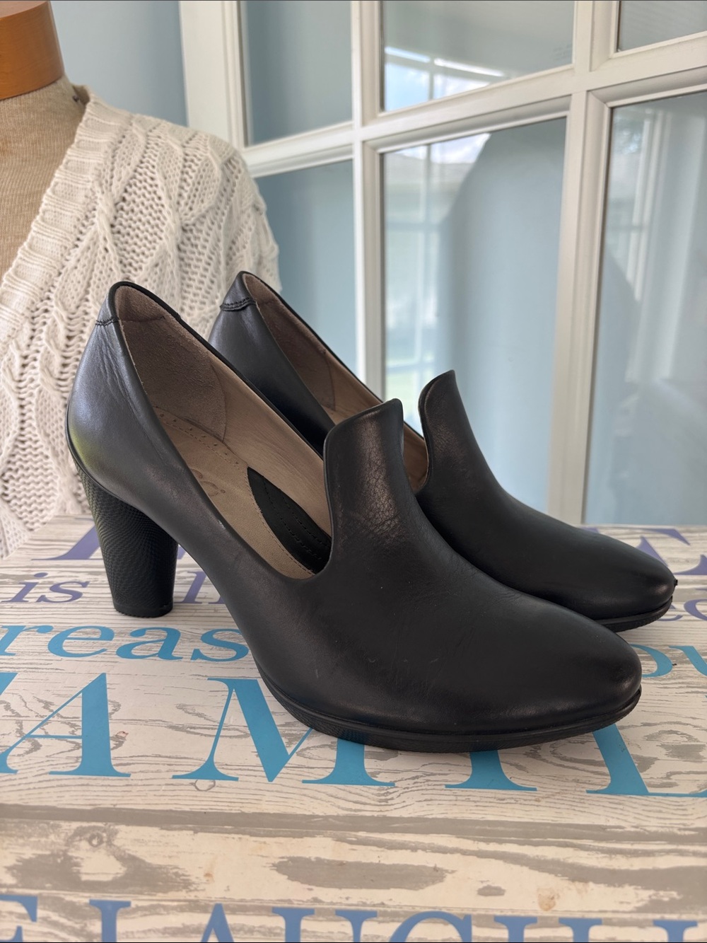 Ecco Black Leather Women's Block Heel Pumps